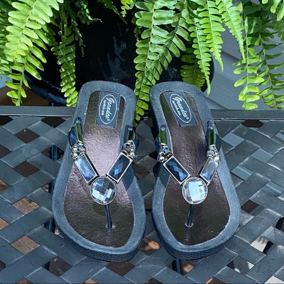 NWOB large gem thong flip flop sandals. Great comfort size 6 - Picture 3 of 7